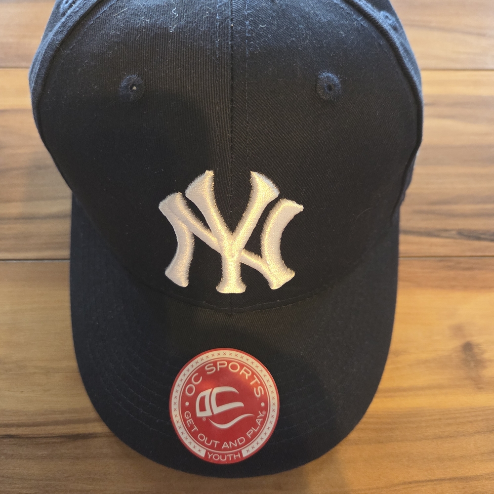 New York Yankees Baseball Cap BRAND NEW YOUTH SIZE
